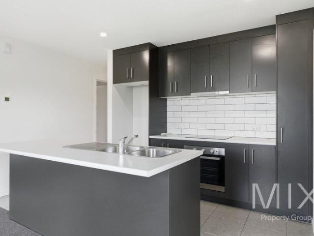 Low maintenance 3 Bedroom Unit