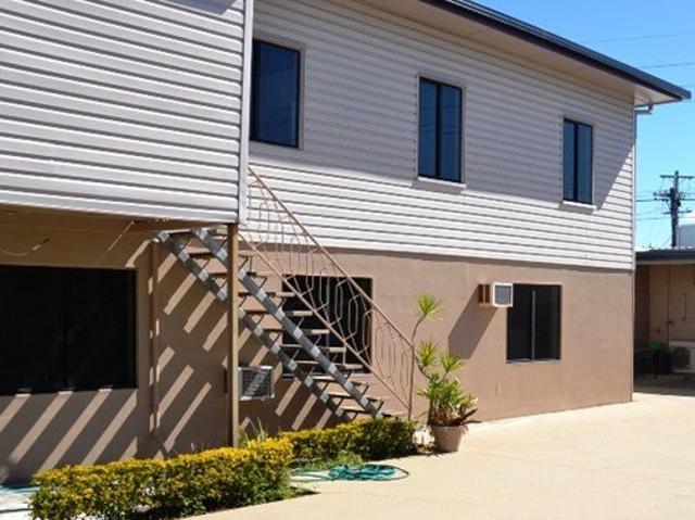 Low maintenance 3 bedroom unit close to shops and hospital