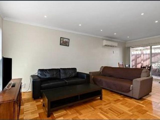 Low Maintenance 3 Bedroom Unit in a Convenient Location