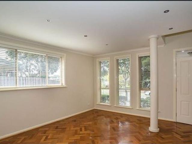 Low maintenance 3 bedrooms townhouse in Blackburn South