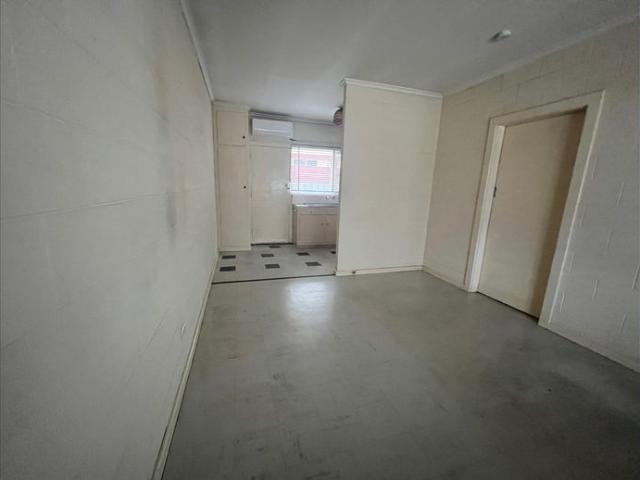 Low Maintenance 1 Bedroom Unit in Quiet Location
