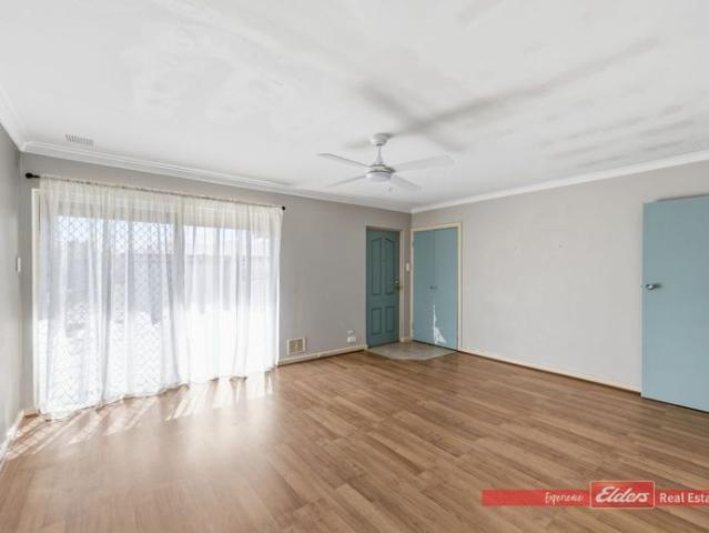 Low Maintenance 2 x 1 with Solar & Air Conditioning