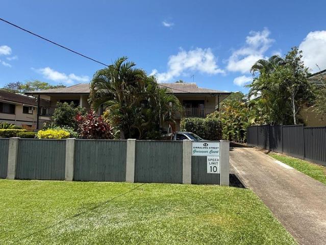 Low Maintenance 2 Bed / 1 Bath Townhouse
