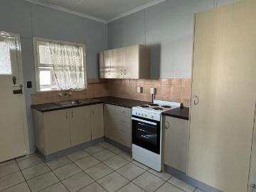 Low maintenance 2 bed unit walk to town