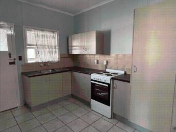 Low maintenance 2 bed unit walk to town