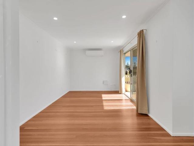 Low Maintenance 2 Bed Unit in Boutique Complex of Only 3
