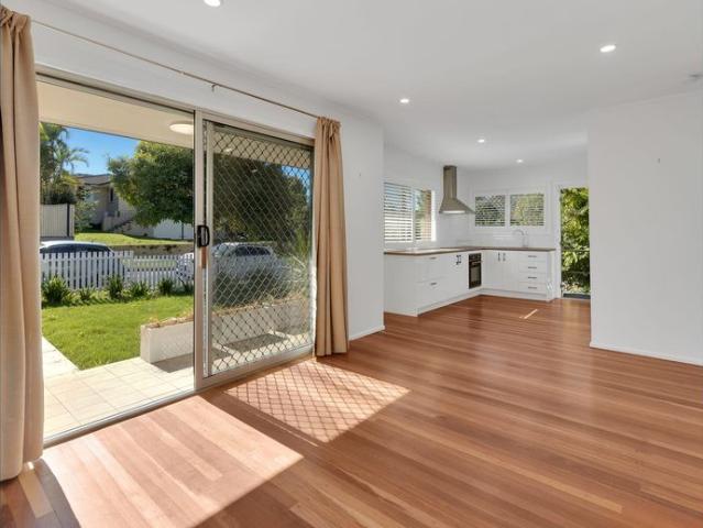 Low Maintenance 2 Bed Unit in Boutique Complex of Only 3