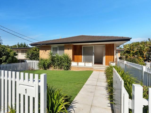 Low Maintenance 2 Bed Unit in Boutique Complex of Only 3