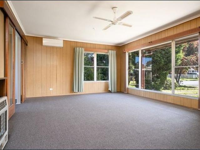 Low Maintenance 2 bedroom home!