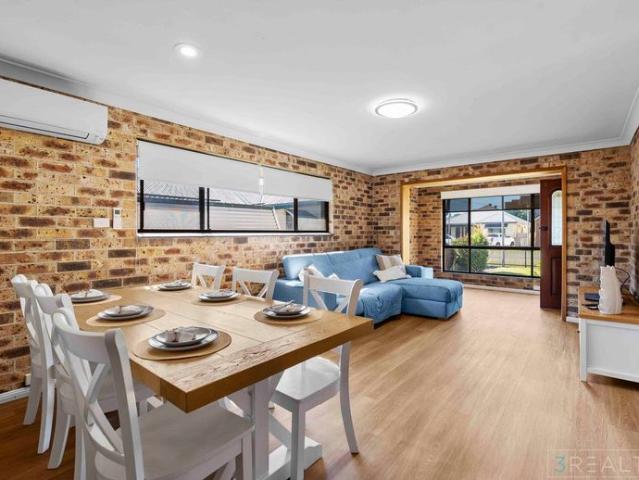 Low Maintenance 2 Bedroom Home in Convenient Location