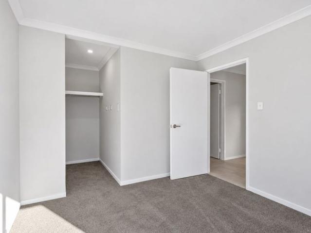 Low maintenance 2 bedroom home in Ravenswood – available now