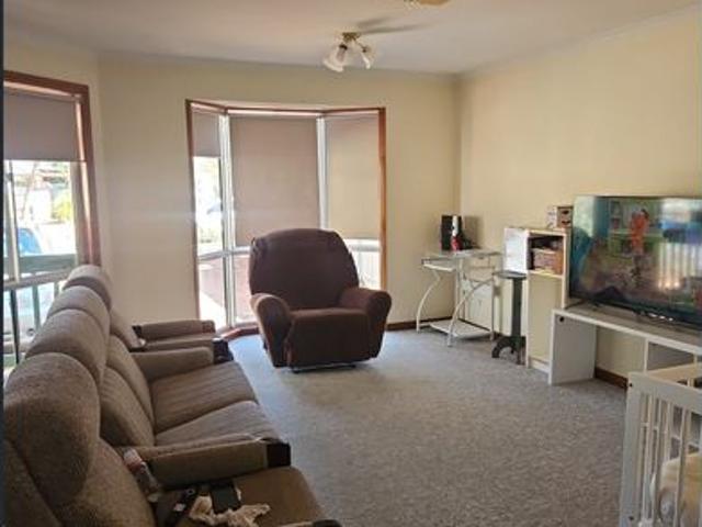 Low Maintenance 2 Bedroom Home with Reverse Cycle Air conditioning