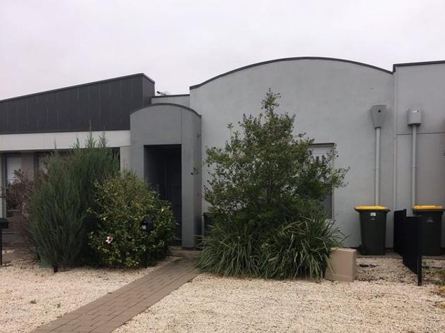 Low Maintenance 2 Bedroom Home with Secure Garage FOR RENT!