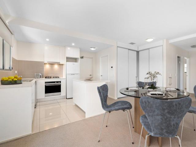 Low Maintenance 2 Bedroom Unit