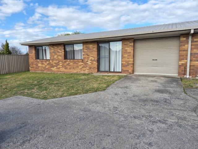 Low Maintenance 2 Bedroom Unit