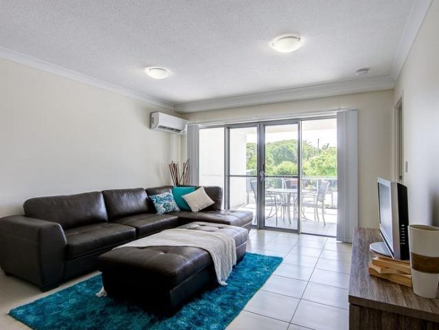 Low Maintenance 2 Bedroom Unit in Convenient Location