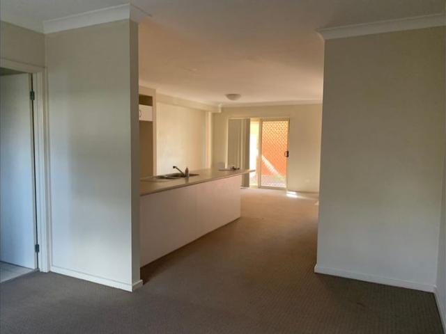 Low Maintenance 2 Bedroom Unit in Convenient Metford Location