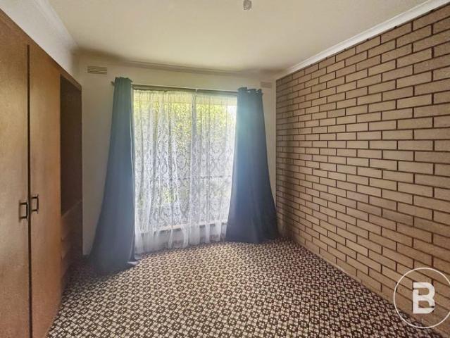 LOW MAINTENANCE 2 BEDROOM UNIT IN GREAT LOCATION