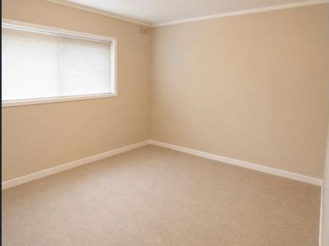 LOW MAINTENANCE 2 BEDROOM UNIT IN PARMELIA