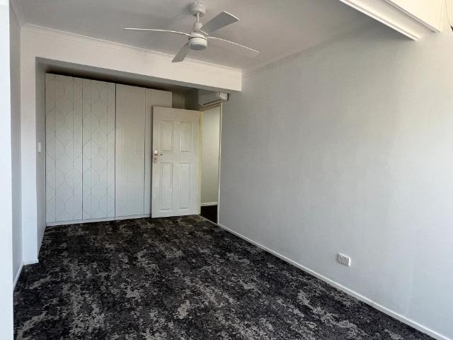 Low Maintenance 2 Bedroom Unit in Prime Location