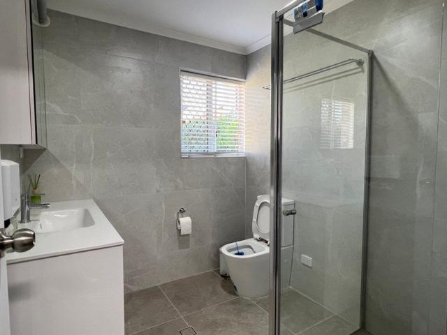 Low Maintenance 2 Bedroom Unit in Prime Location