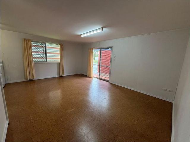 Low Maintenance 2 Bedroom Unit Within Walking Distance to Town