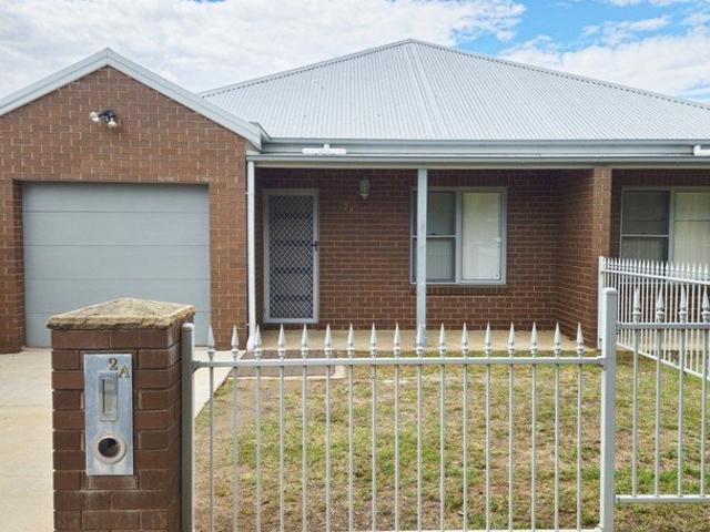 LOW MAINTENANCE 2 BEDROOM, 2 BATHROOM DUPLEX