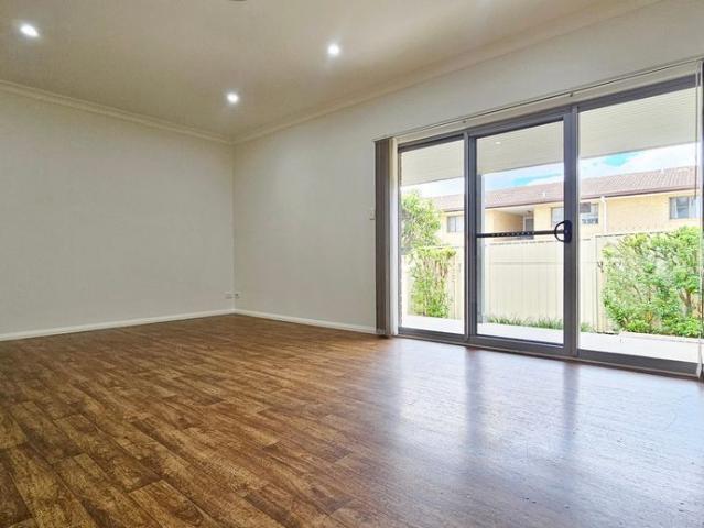LOW MAINTENANCE 2 BEDROOM, 2 BATHROOM DUPLEX
