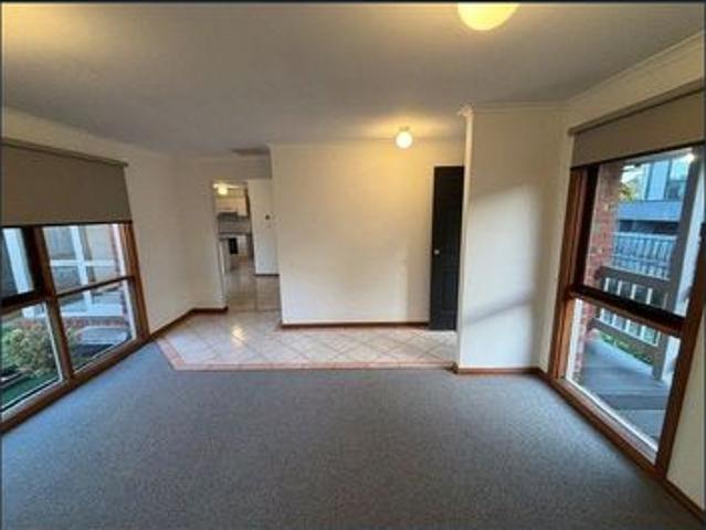 Low Maintenance 2 BR Unit Close to Station and Shops