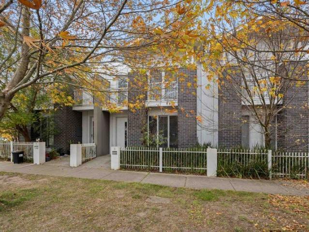 LOW MAINTENANCE 4 BEDROOM TOWNHOUSE