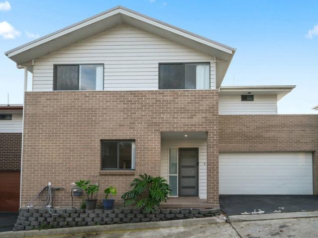Low Maintenance 4 Bedroom Townhouse in the Heart of Thornton