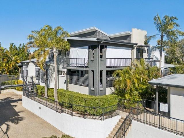 Low maintenance Courtyard Living In A Secure, Leafy Aspley Complex