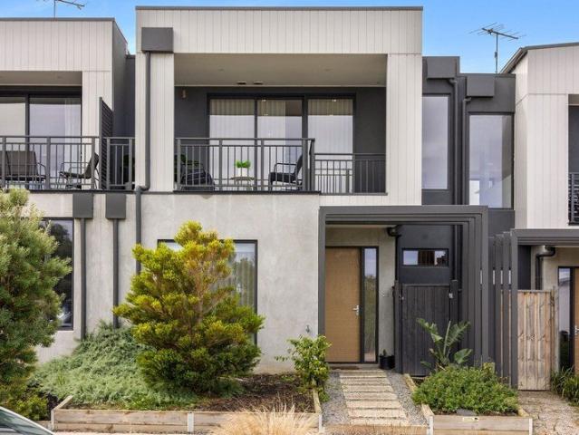 LOW MAINTENANCE COASTAL LIVING