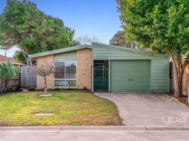 LOW MAINTENANCE COASTAL LIVING JUST 450M TO THE BEACH