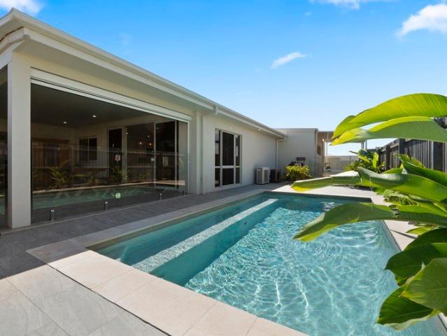 Low Maintenance Coastal Living Walk to a Private Beach in Bargara Headlands