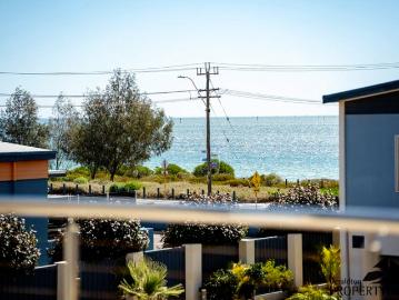 Low Maintenance Coastal Living Walk to Beach & CBD