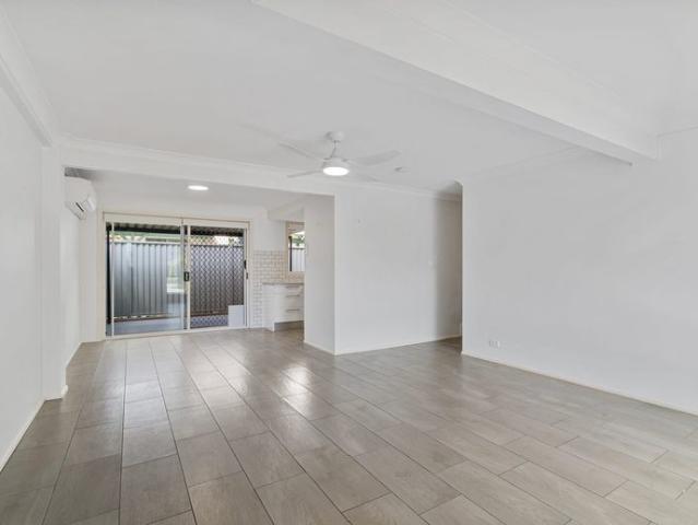 Low Maintenance Coastal Living Two Storey Townhouse in Quiet Cul De Sac