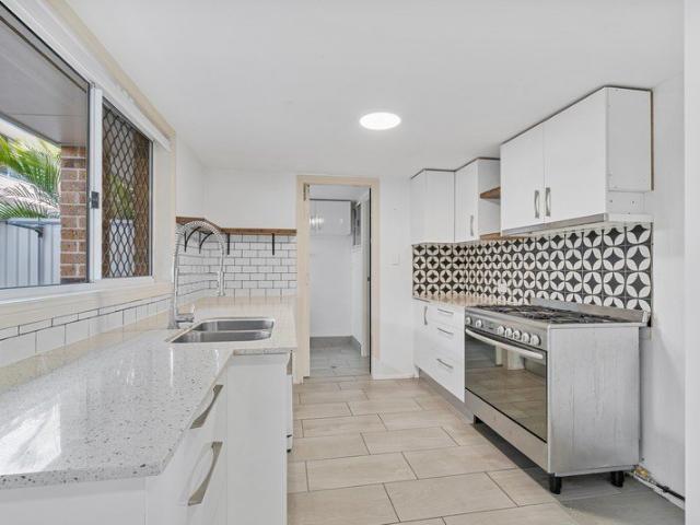 Low Maintenance Coastal Living Two Storey Townhouse in Quiet Cul De Sac