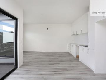 Low Maintenance, Convenient Townhouse