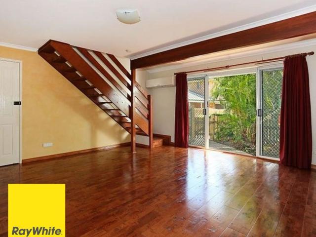 Low Maintenance & Convenient Unit in a Fantastic Location!