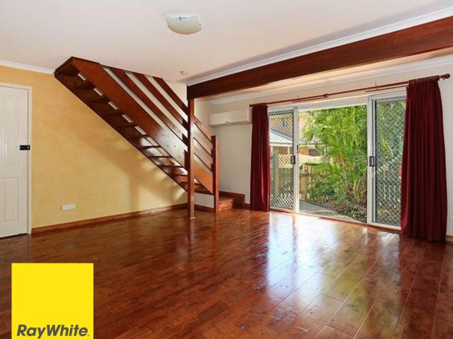 Low Maintenance & Convenient Unit in a Fantastic Location!