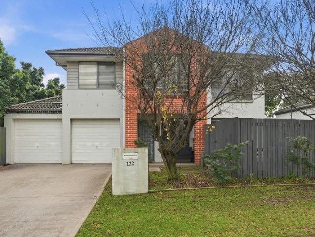 Low maintenance, convenient location!