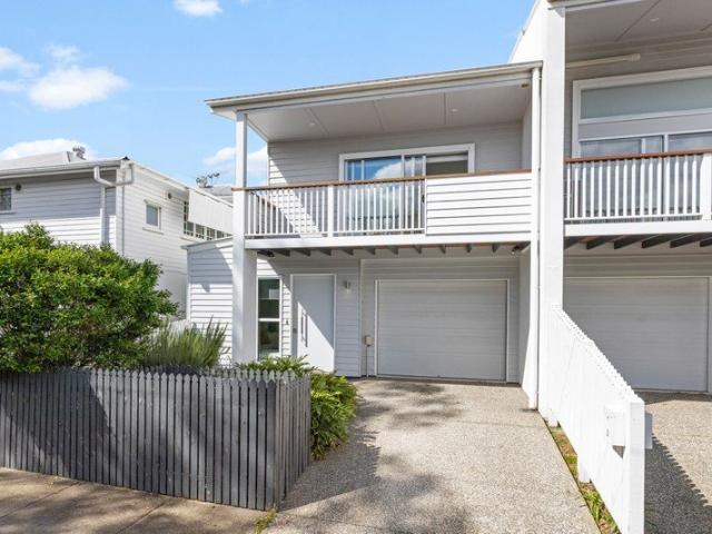 Low Maintenance Coorparoo Living with City Views