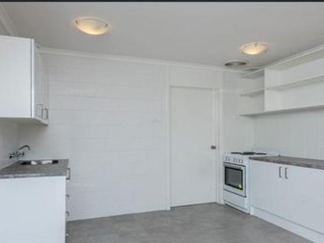 Low Maintenance, Central Unit