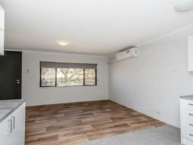 Low Maintenance, Central Unit