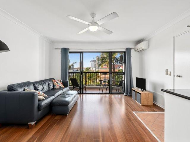 Low Maintenance Chevron Island Living Skyline Views & Resort Amenities