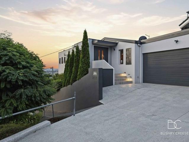 Low maintenance City Fringe Living with Captivating Views