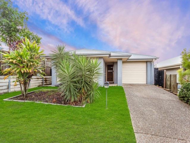Low Maintenance & Close To The Lakes!