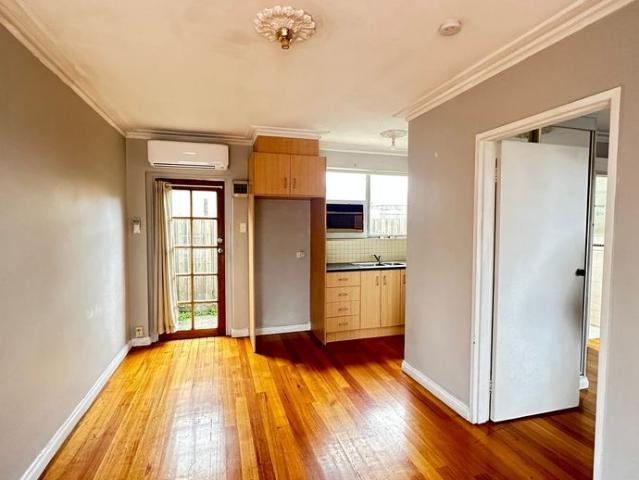 Low Maintenance Apartment in a Convenient Location