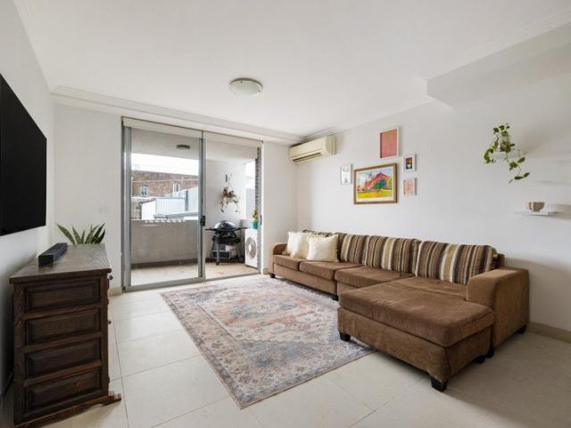 Low maintenance apartment in boutique block